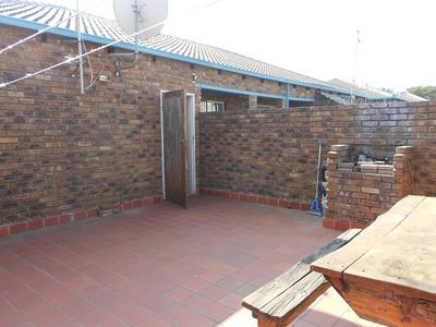 Simplex For Rent in Hennopspark, Centurion